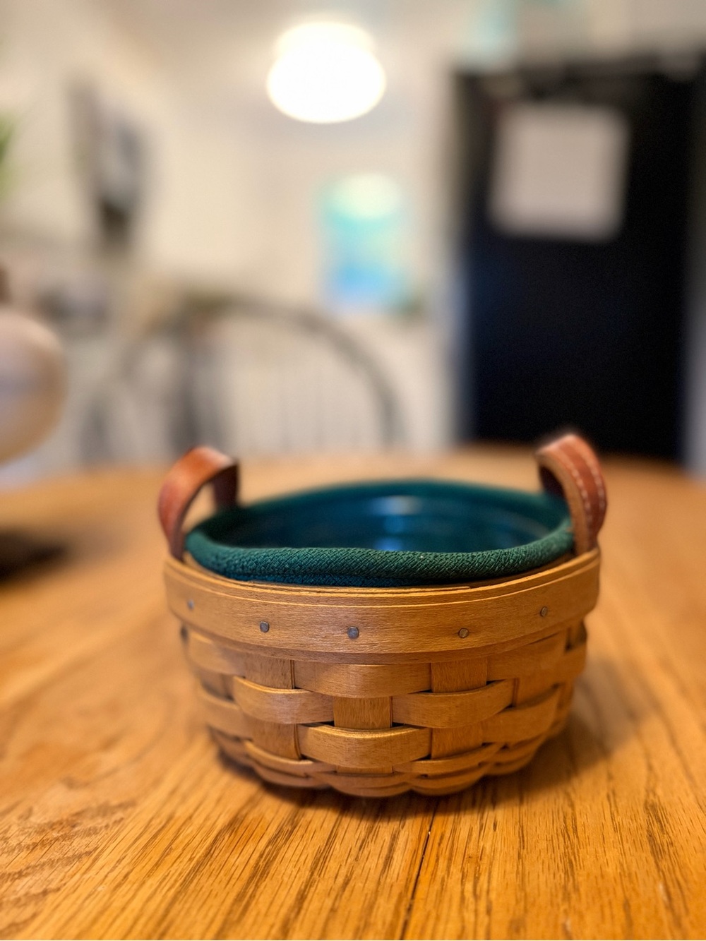 Longaberger 2004 Handmade Basket With Insert, Liner, & Leather Handles